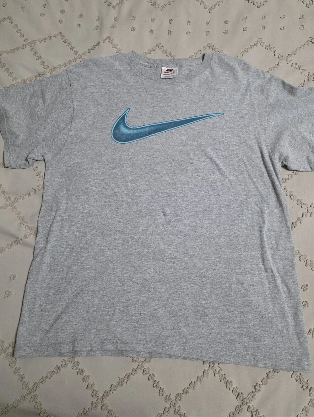 Mens NIKE Basic T-Shirt - Size Medium